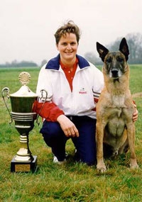 Michaele Mundt mit Malinois Ass von den zwei M Michaele Mundt mit Malinois Ass von den zwei M