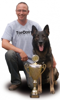 Tobias Oleynik mit Kuba vom Fluchtweg Tobias Oleynik mit Kuba vom Fluchtweg
